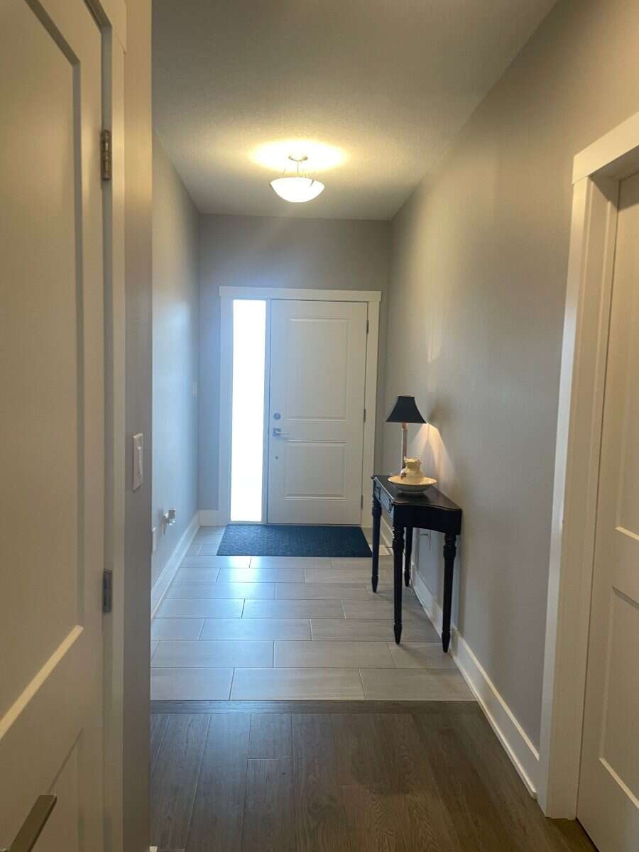 Spacious bungalow with finished in-law suite