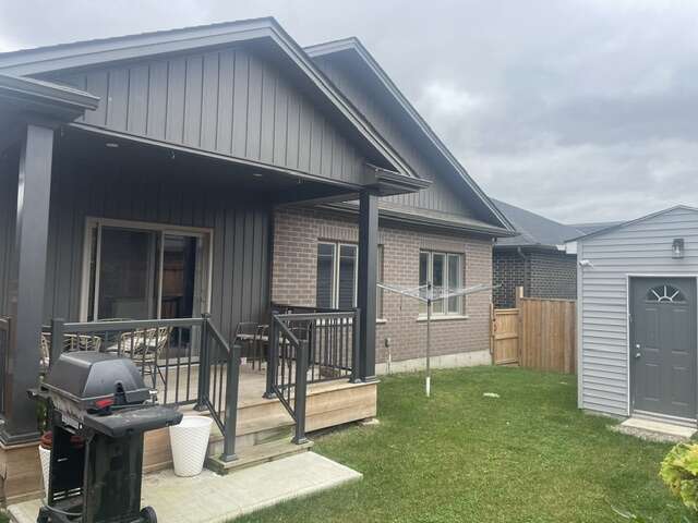 Spacious bungalow with finished in-law suite
