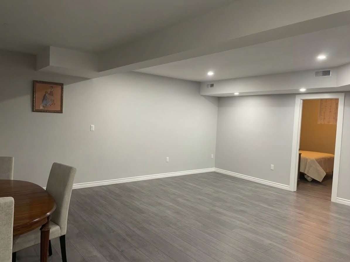 Spacious bungalow with finished in-law suite