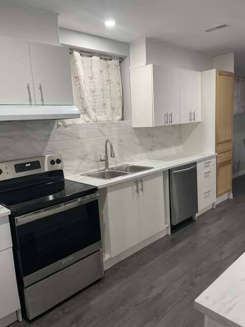 Spacious bungalow with finished in-law suite