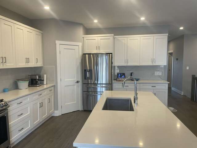 Spacious bungalow with finished in-law suite