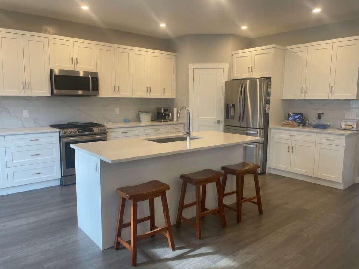 Spacious bungalow with finished in-law suite