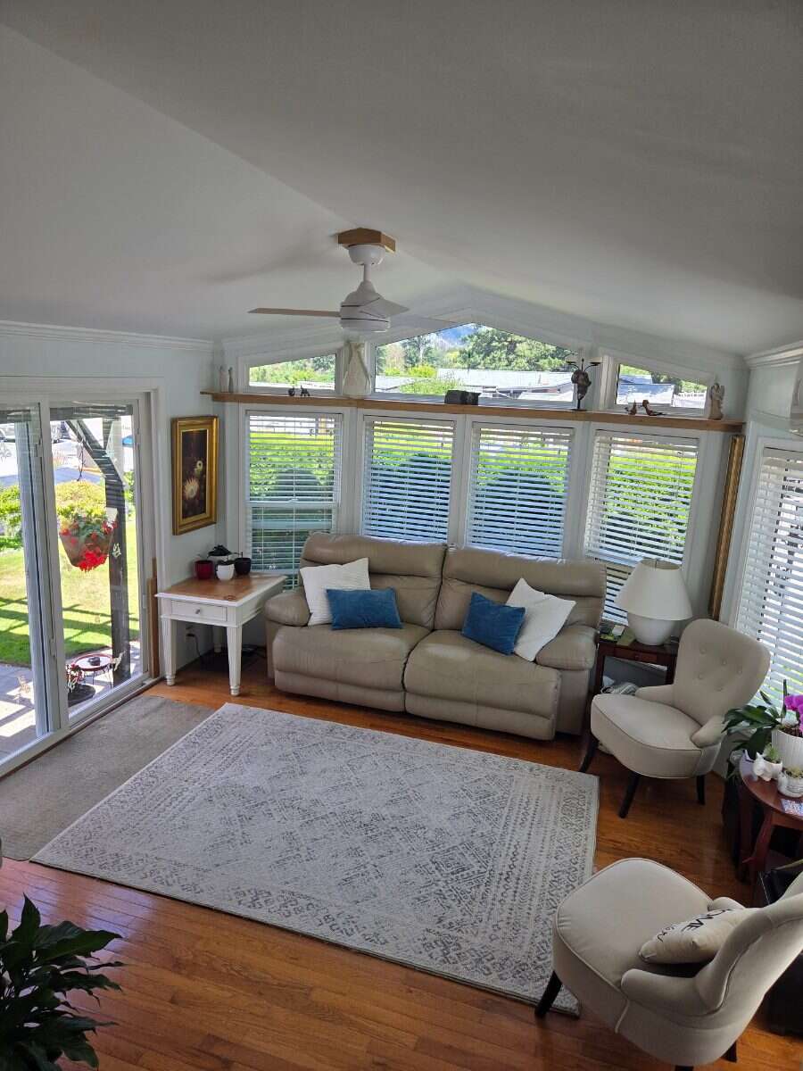 2 Beds, 1 Bath - River and mountain views