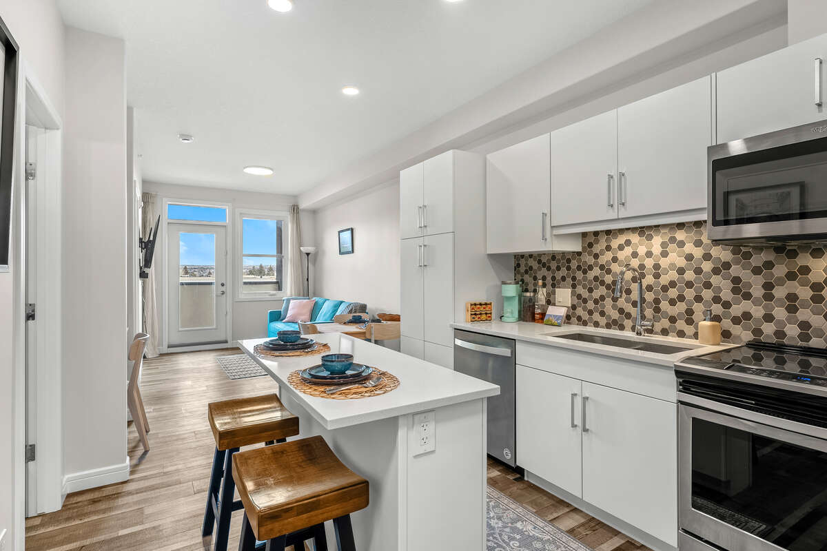 2410 80 Greenbriar Place NW