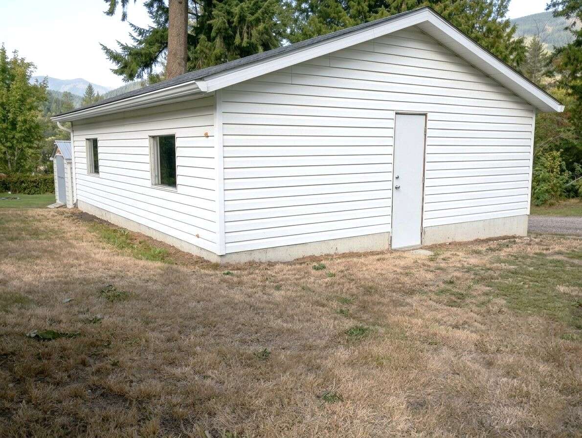 Renovated 5 Bedroom Home in North Castlegar