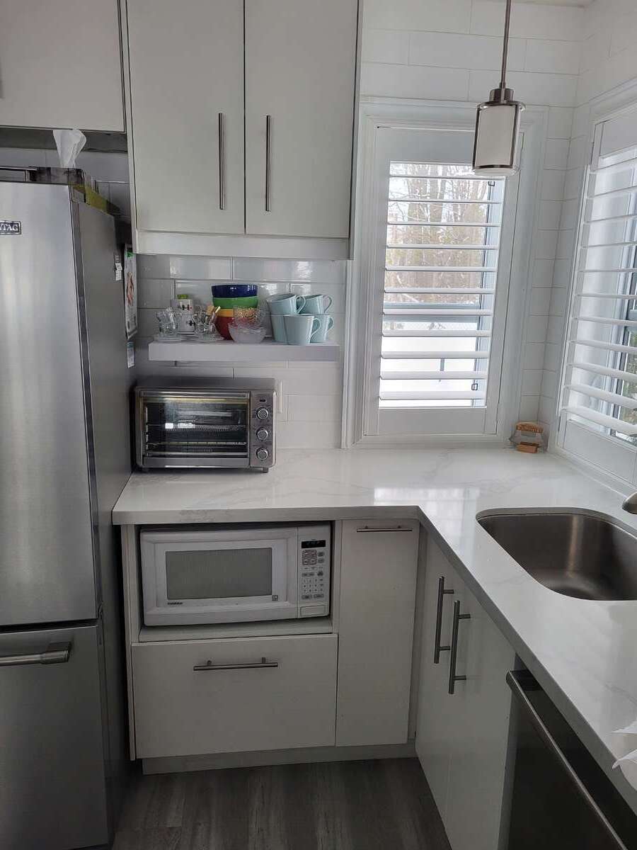 Kitchen with Micro Wave