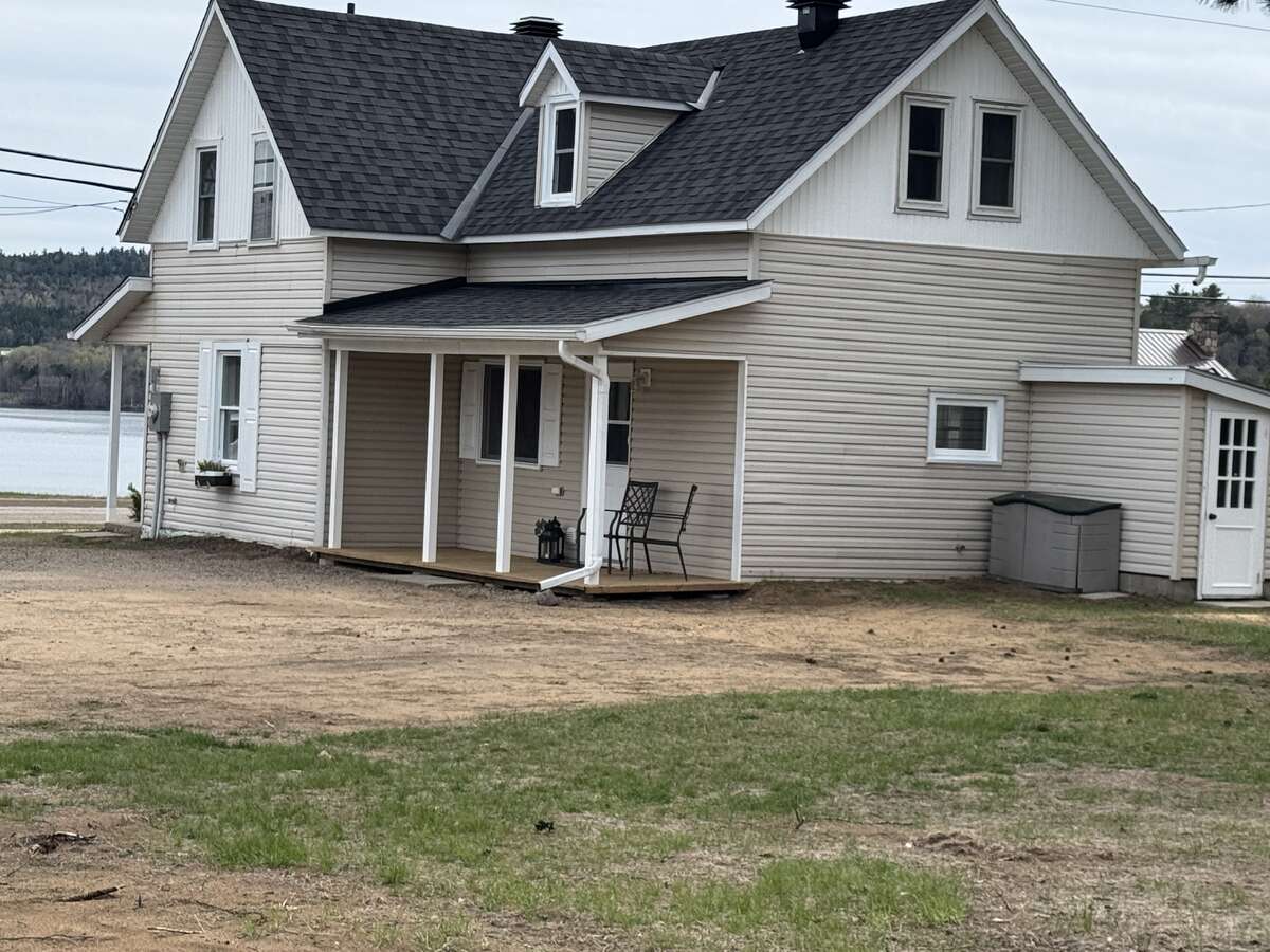 Lakeview Home on 1 acre in town