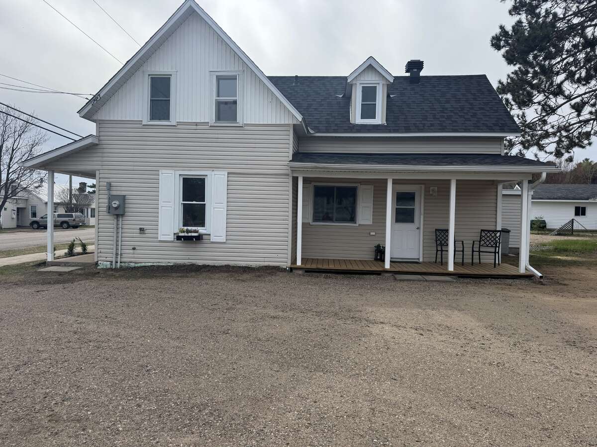 Lakeview Home on 1 acre in town