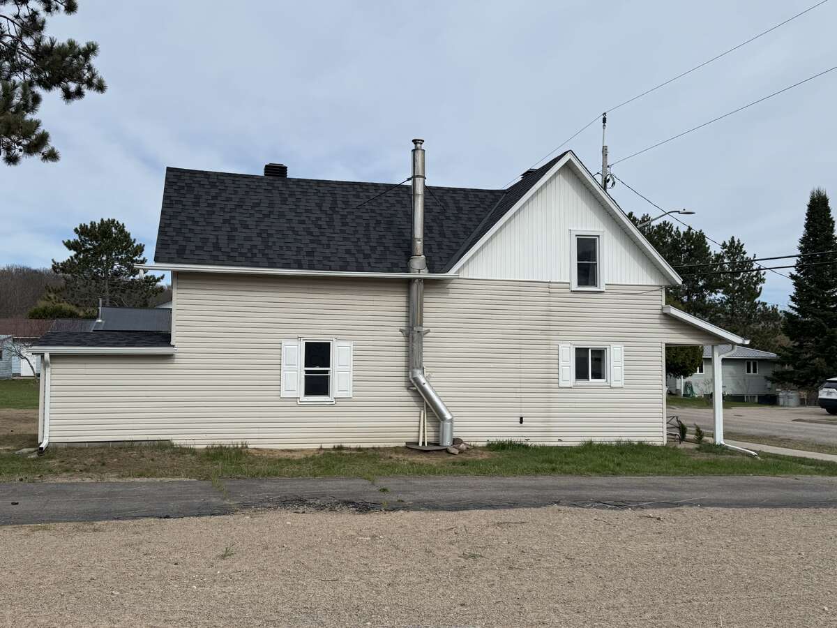 Lakeview Home on 1 acre in town