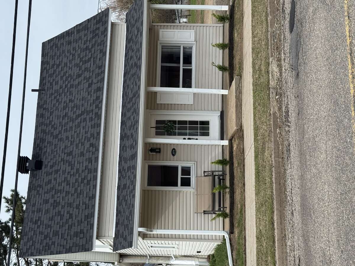Lakeview Home on 1 acre in town