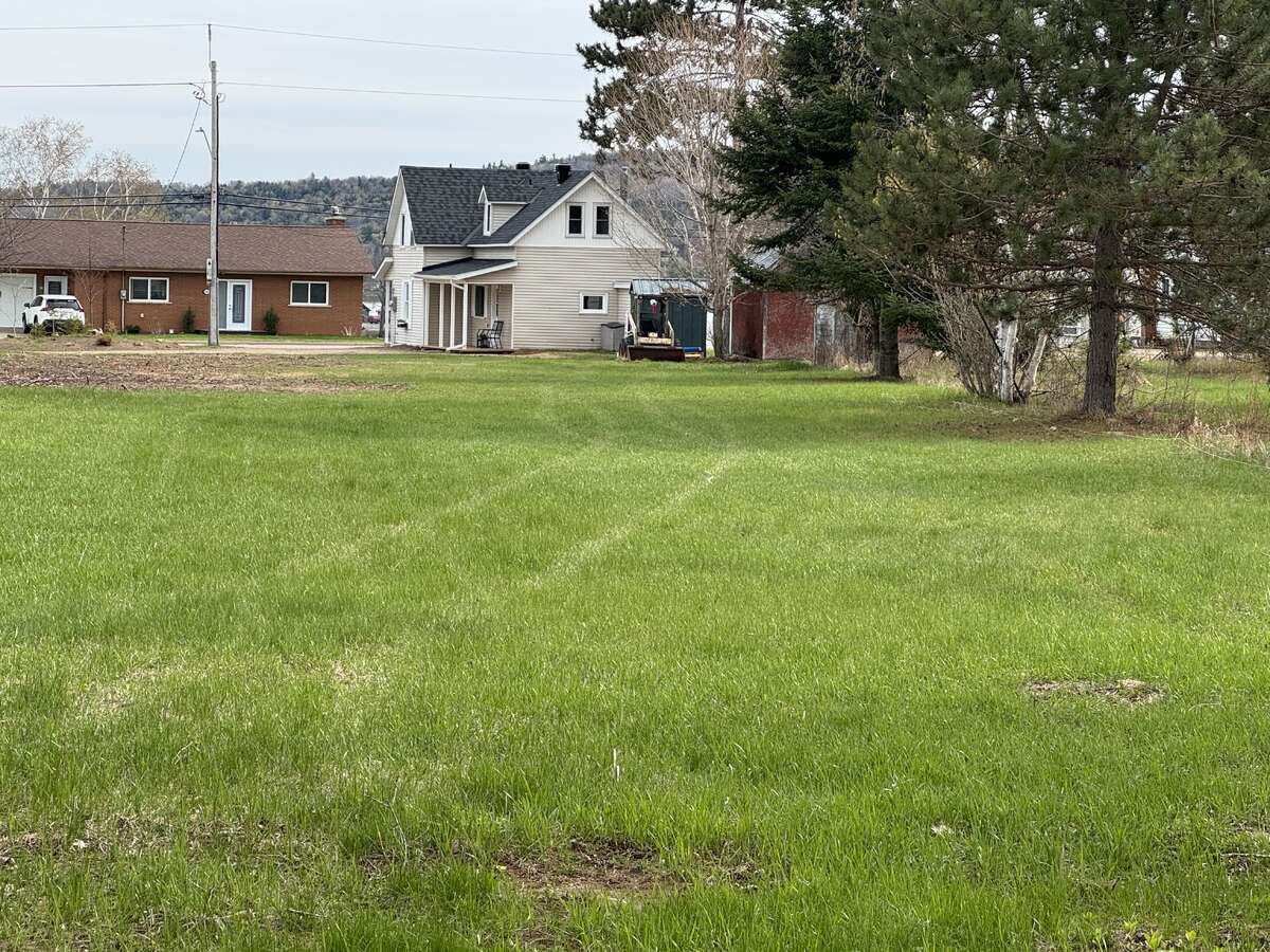 Lakeview Home on 1 acre in town