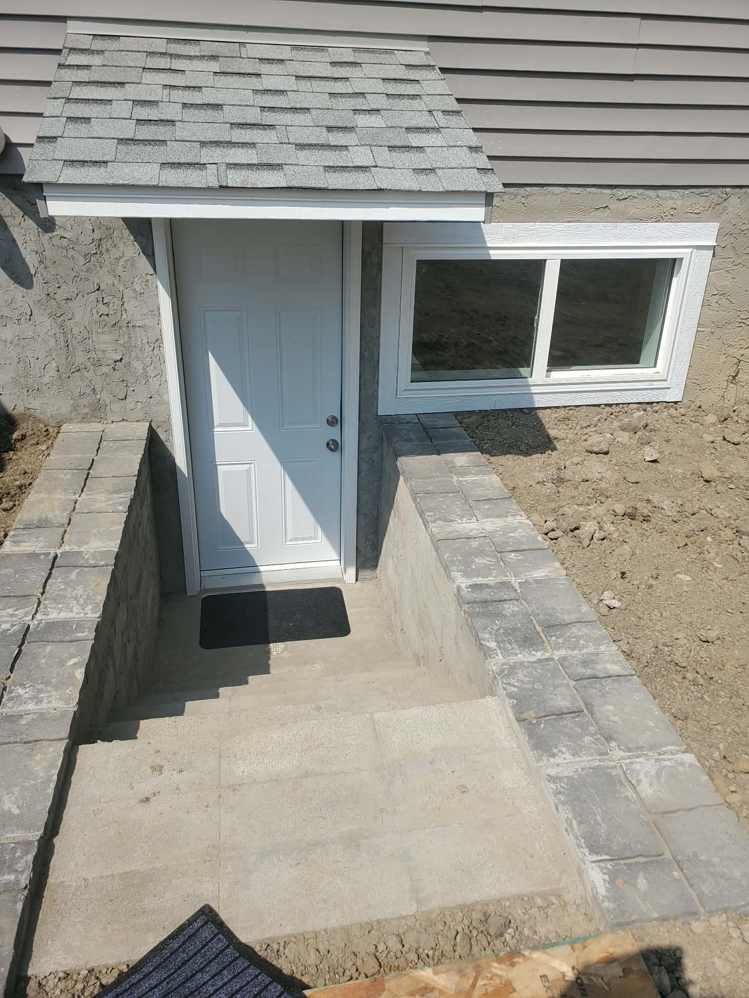 Renovated 4 b/r split level home w Separate Suite