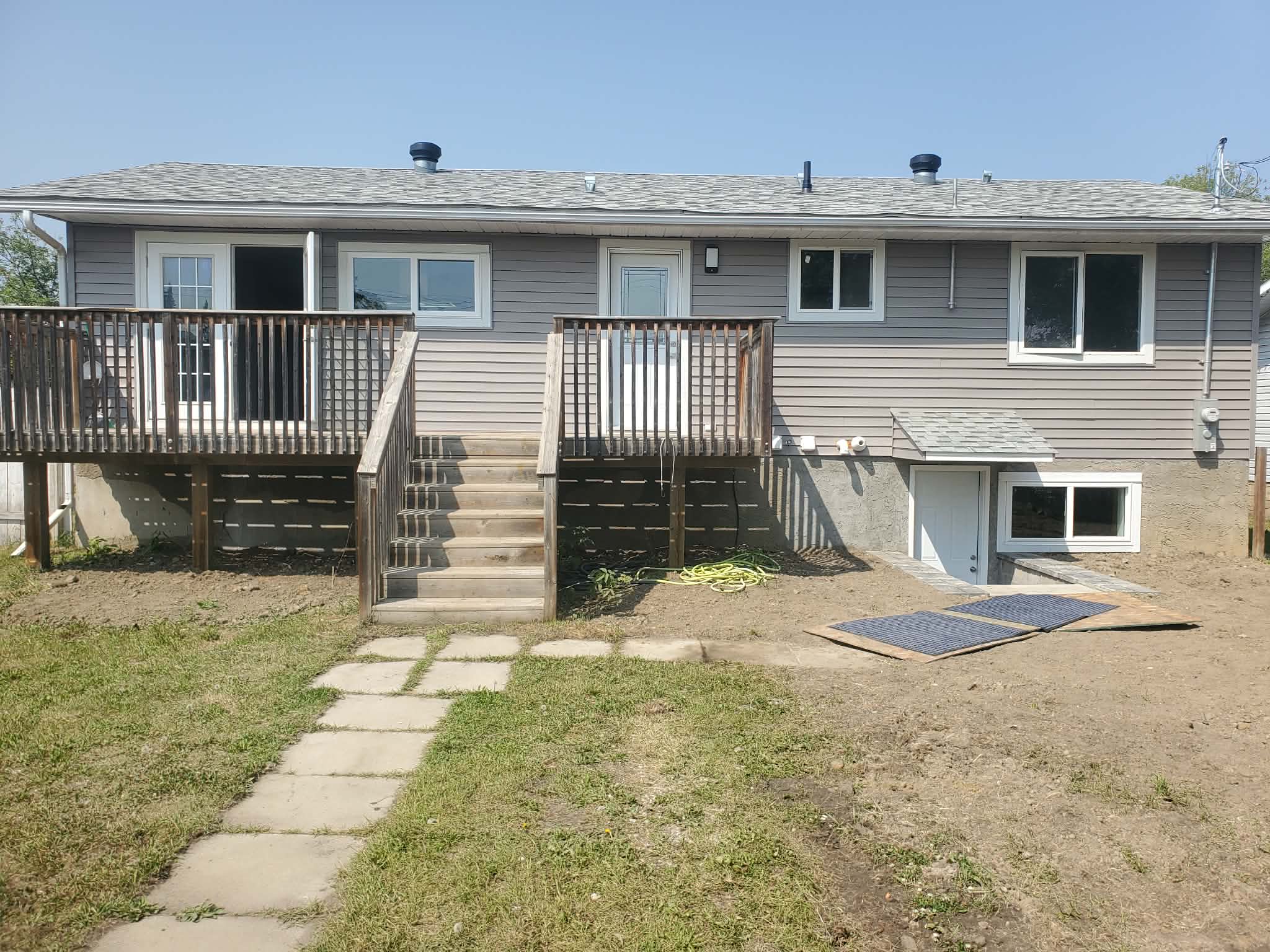 Renovated 4 b/r split level home w Separate Suite