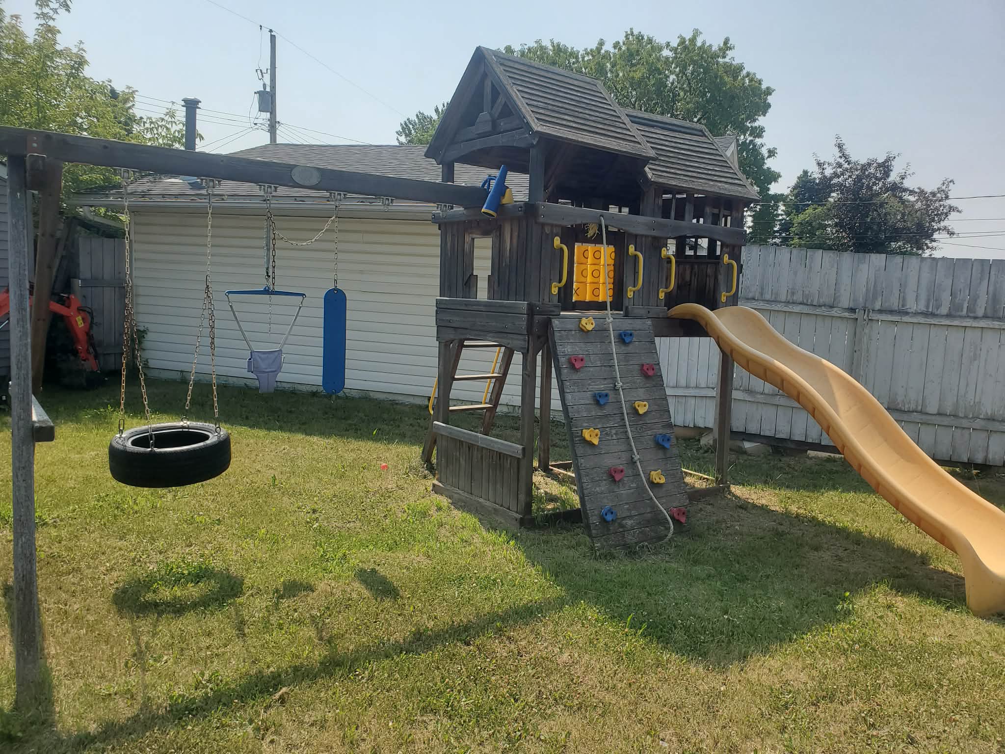 Renovated 4 b/r split level home w Separate Suite