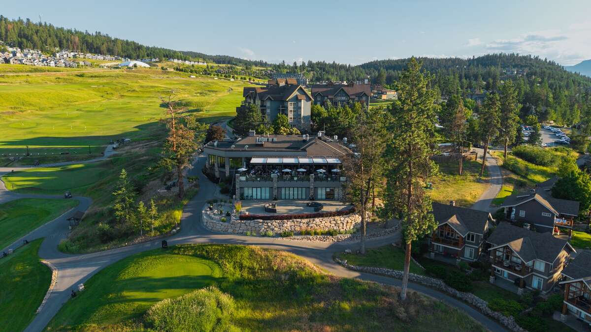 Predator Ridge features 2 restaurants including our signature RANGE restaurant, bar + patio