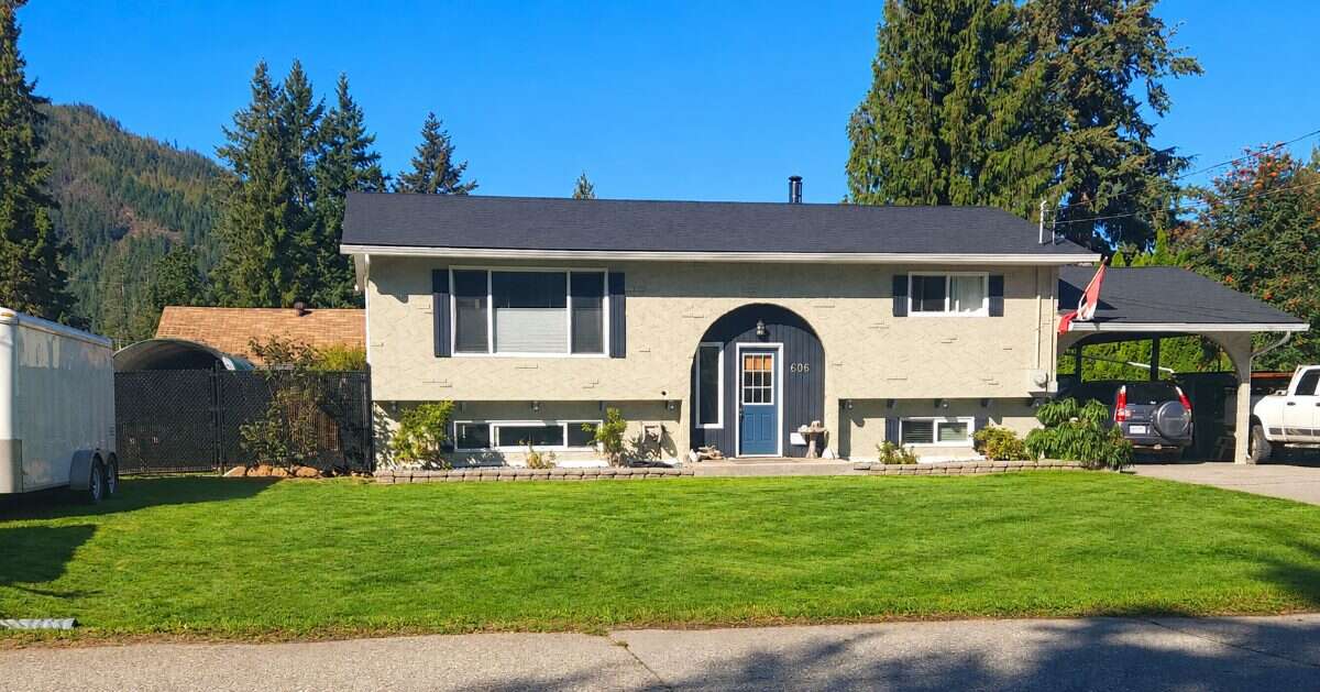 Photo of 606 Gillis avenue, Sicamous, BC