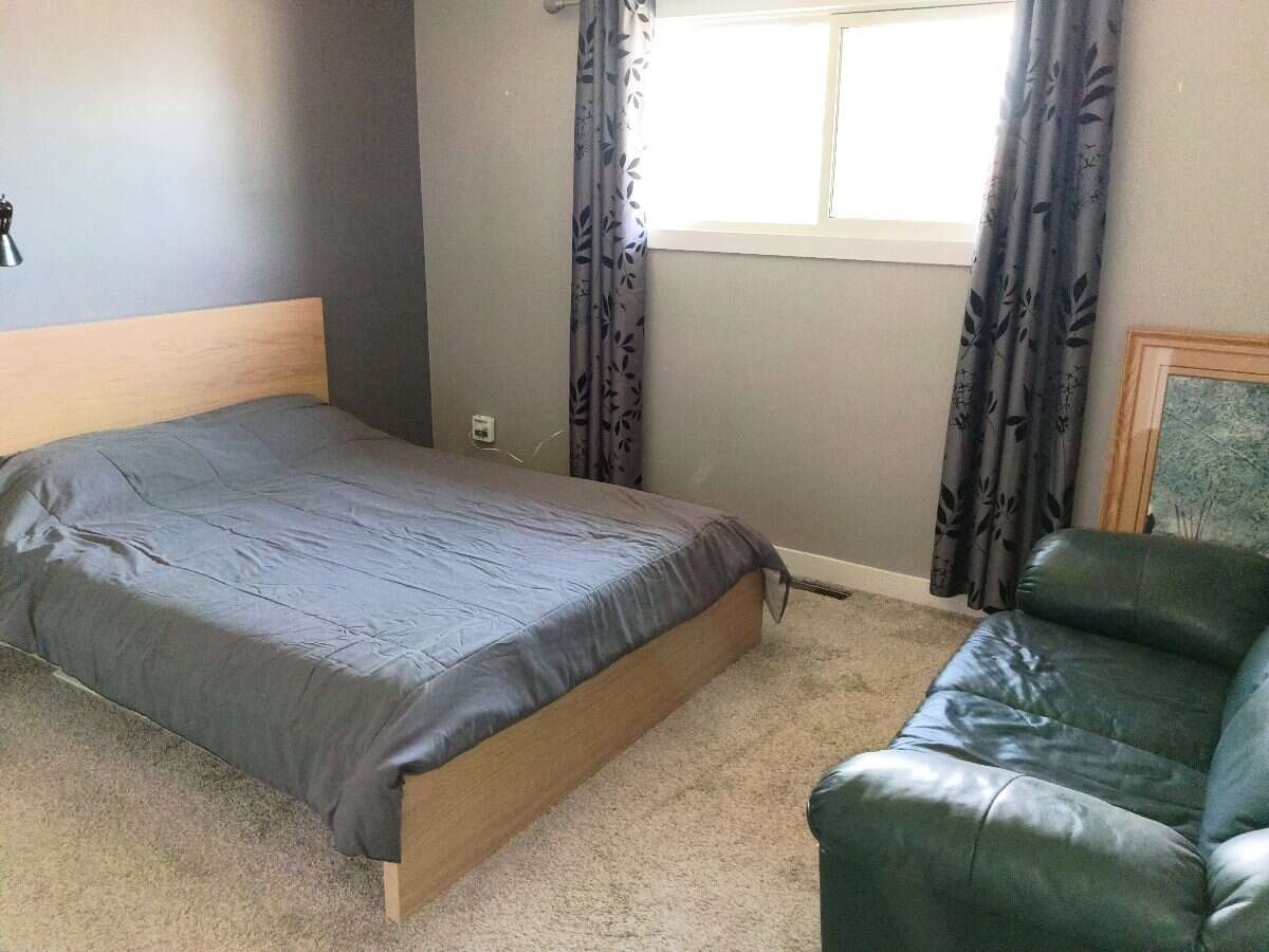 4 bedroom 2 bath home on quiet street in Glen Ross