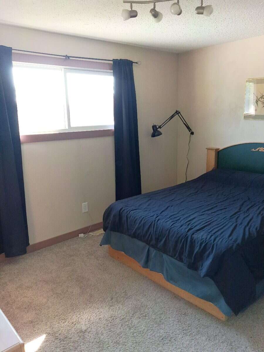 4 bedroom 2 bath home on quiet street in Glen Ross