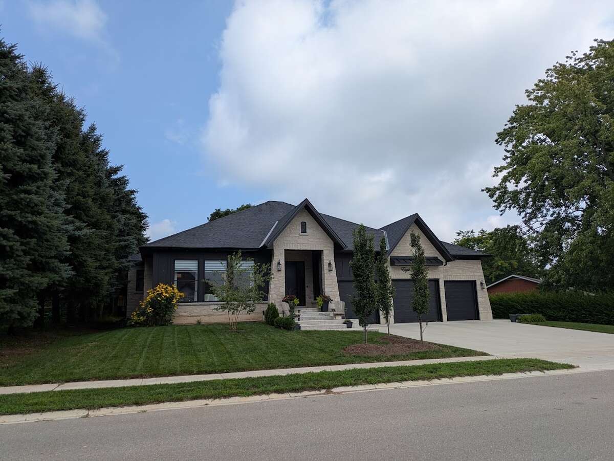 Bright, modern design, 3 bedroom bungalow 