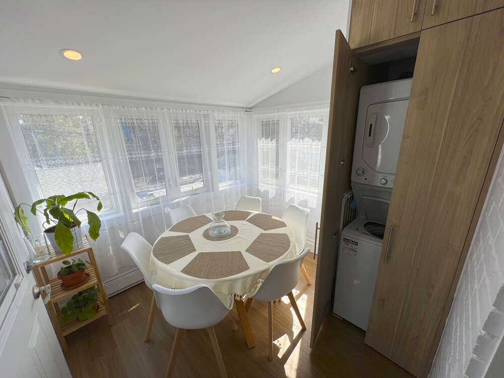 Warm, & bright 2nd floor suite in the famous Greek