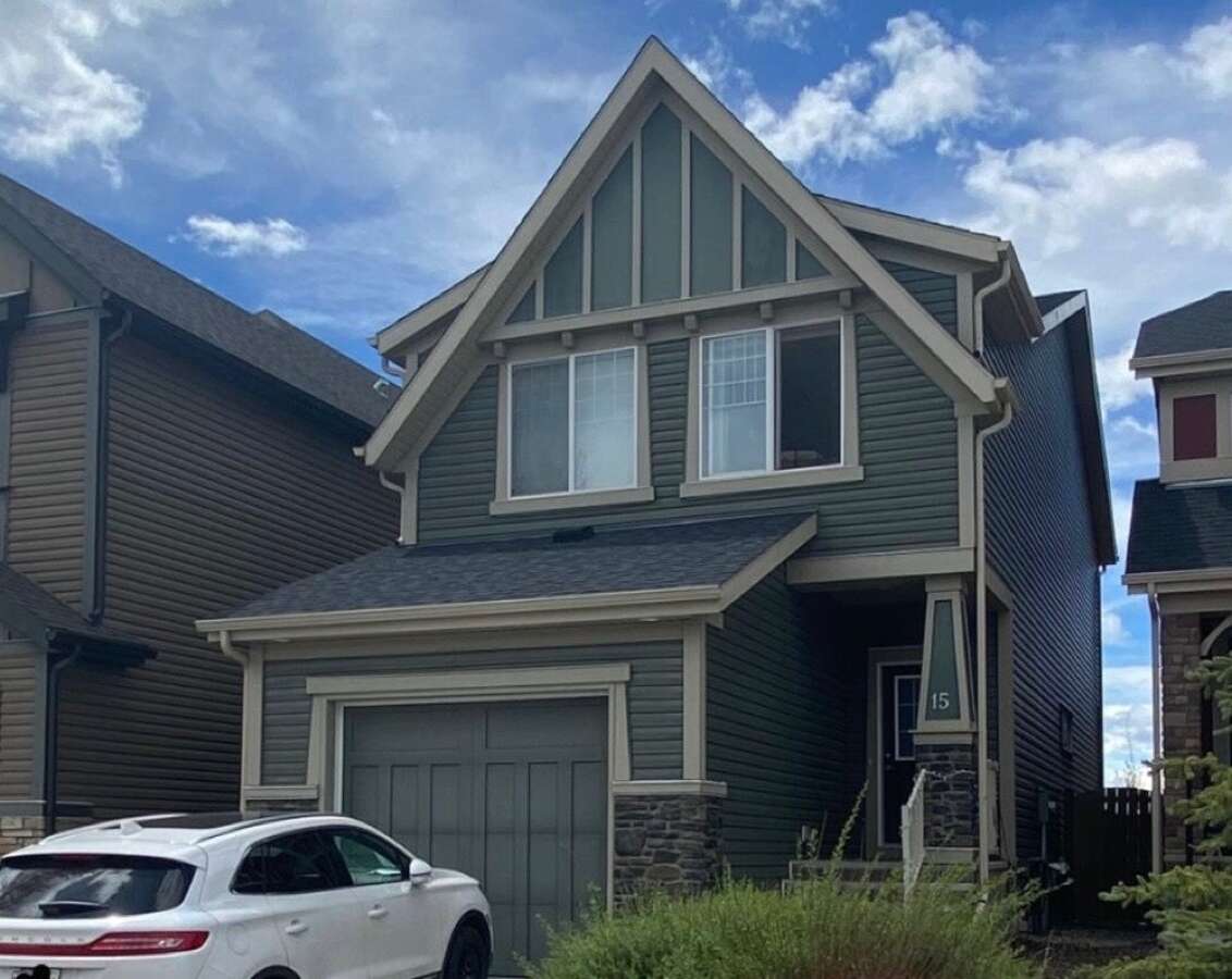 House For Sale in Calgary, AB - 3 bed, 4 bath