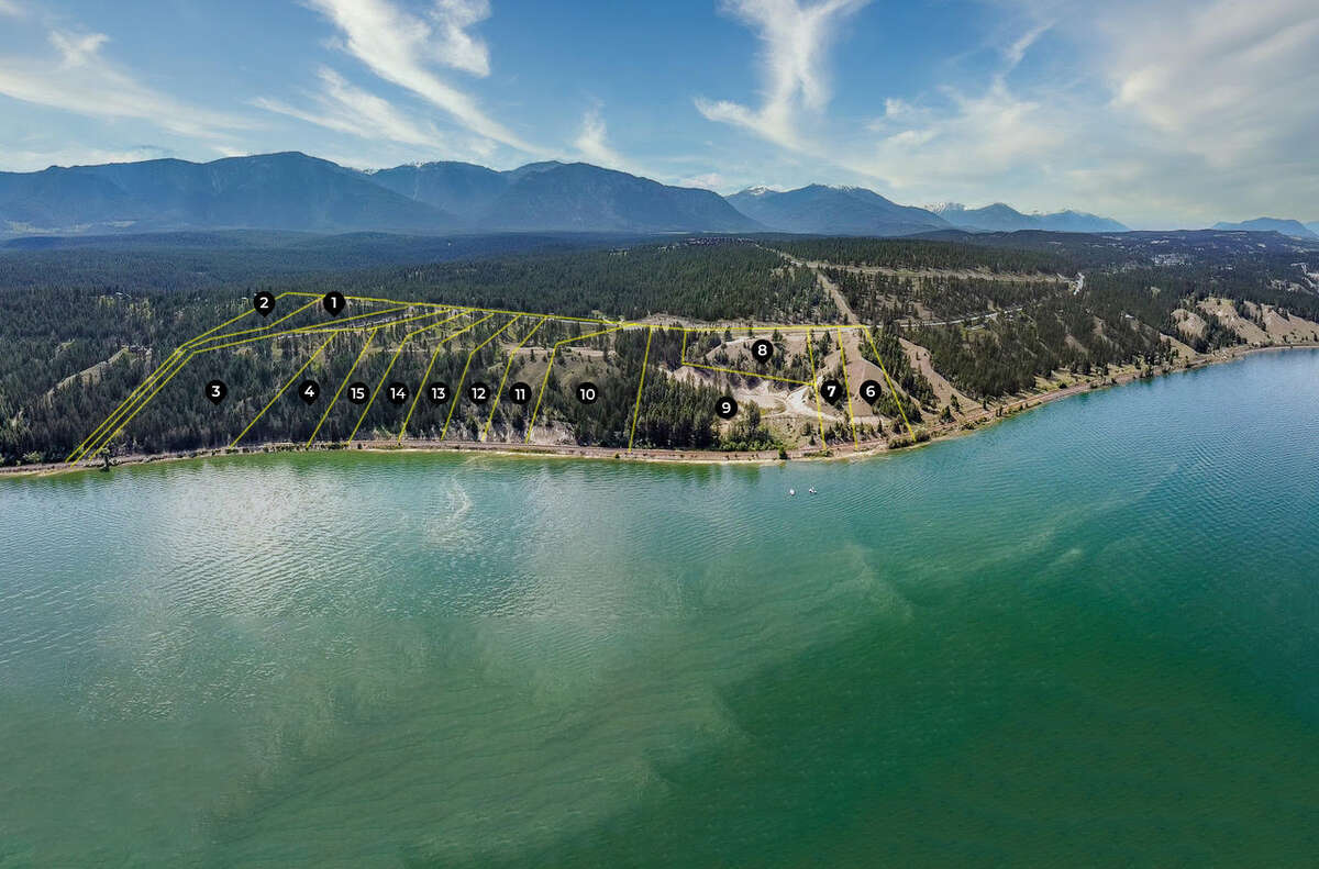 Large picturesque Lakeview Acreage