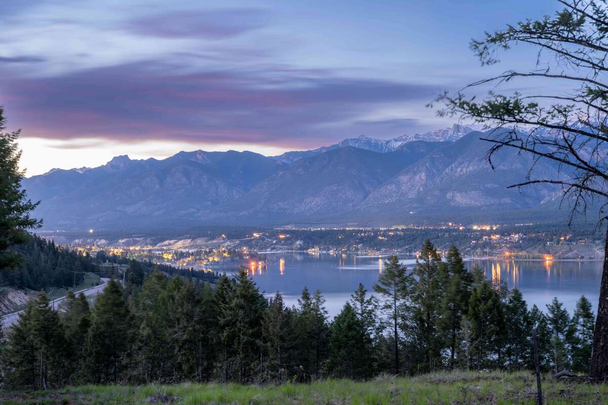Large picturesque Lakeview Acreage