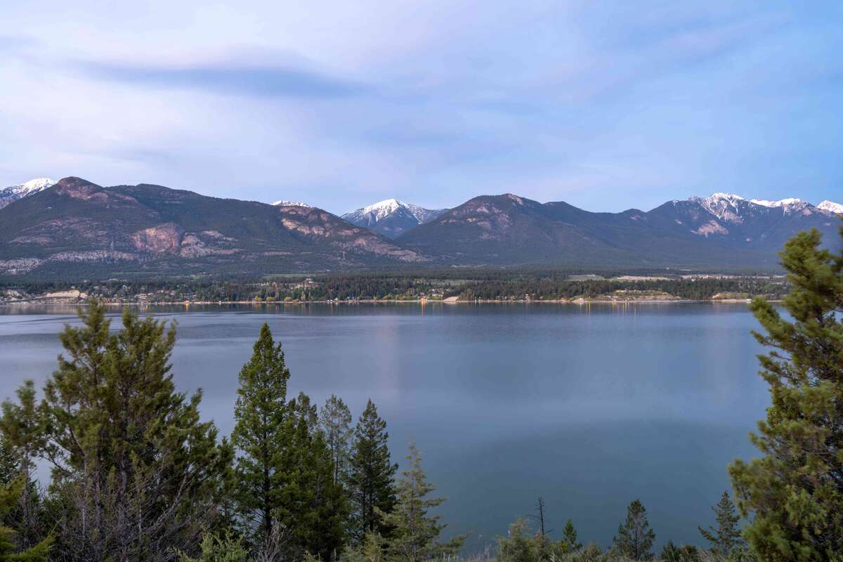 Large picturesque Lakeview Acreage