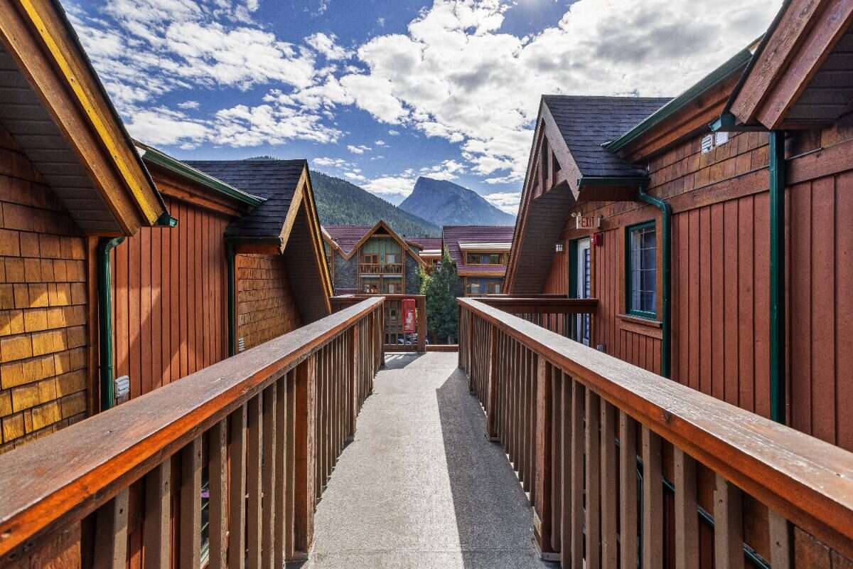 Bright 2-Bedroom Condo in Downtown Banff
