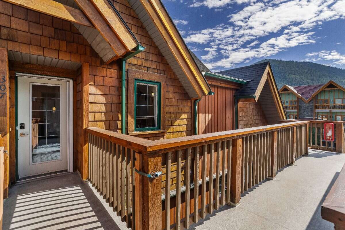 Bright 2-Bedroom Condo in Downtown Banff