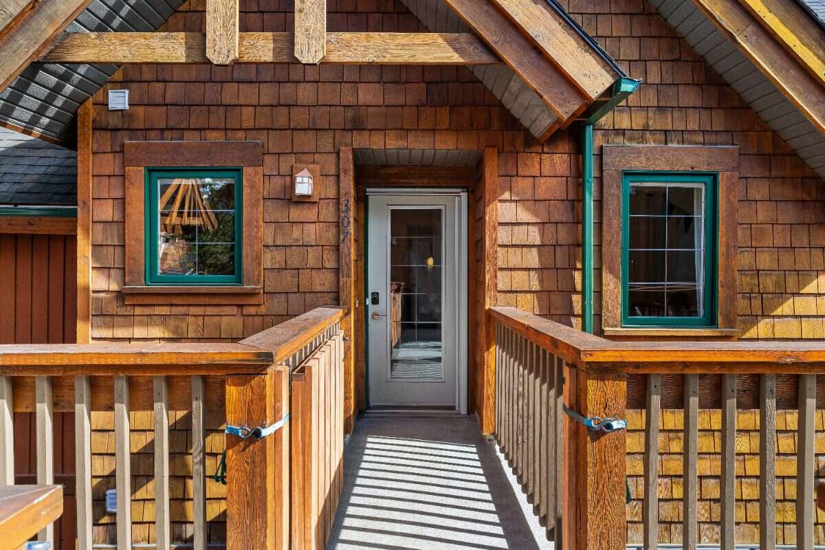 Bright 2-Bedroom Condo in Downtown Banff
