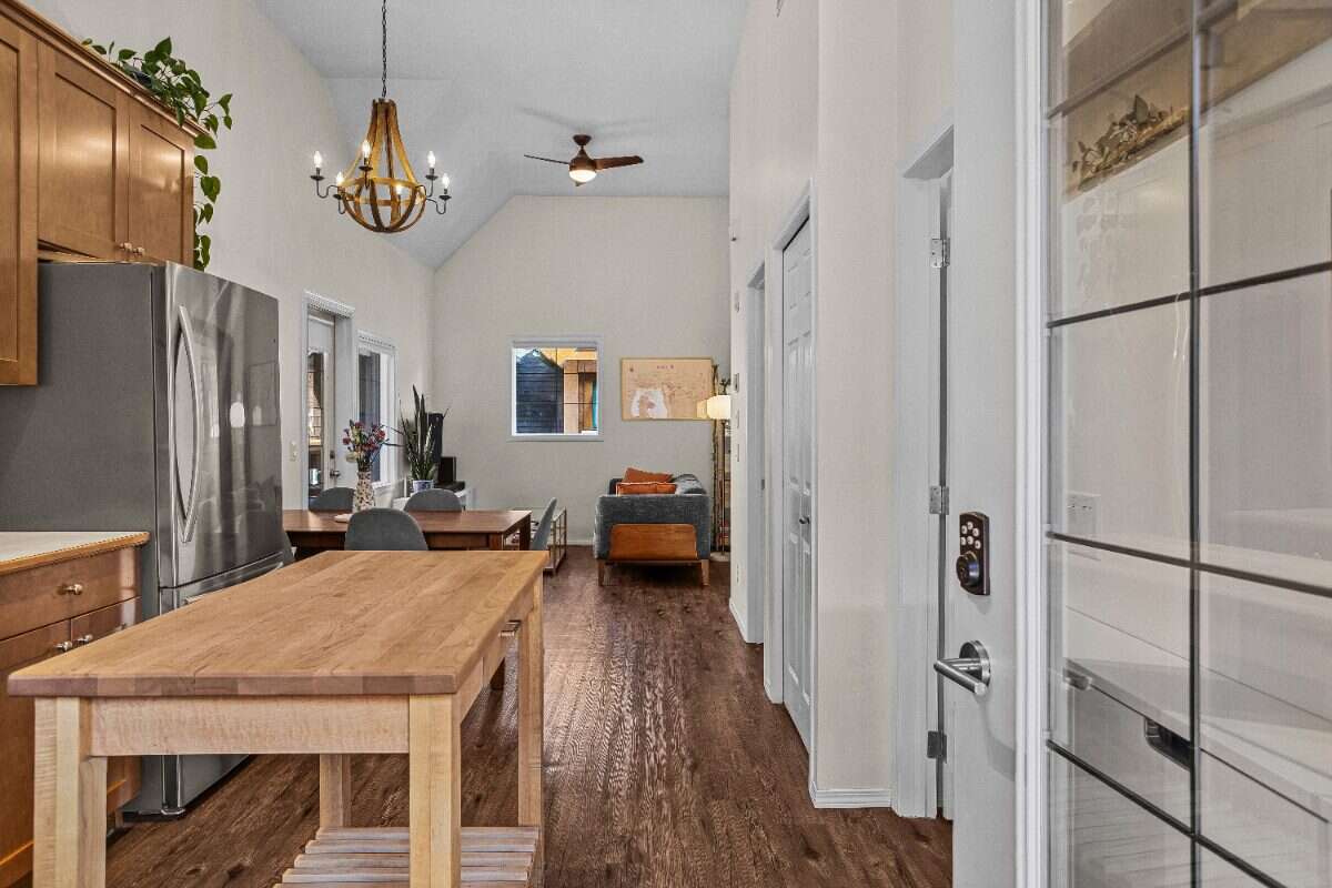 Bright 2-Bedroom Condo in Downtown Banff