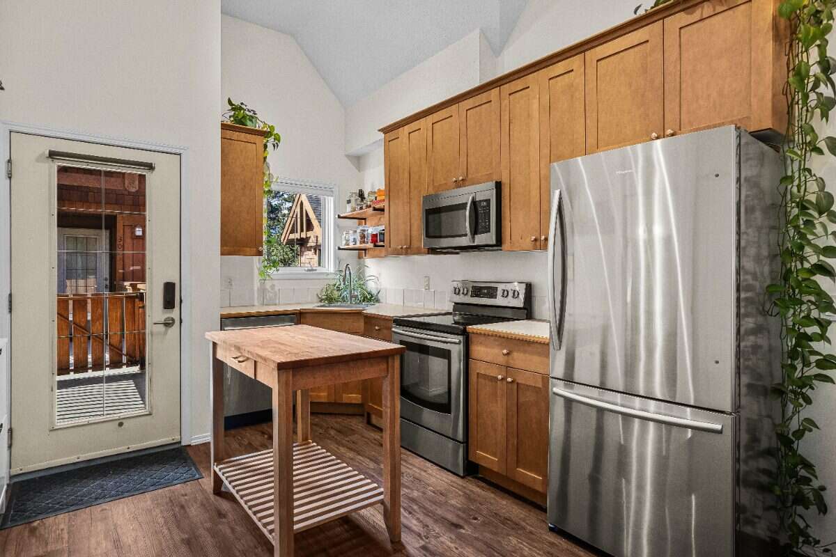 Bright 2-Bedroom Condo in Downtown Banff