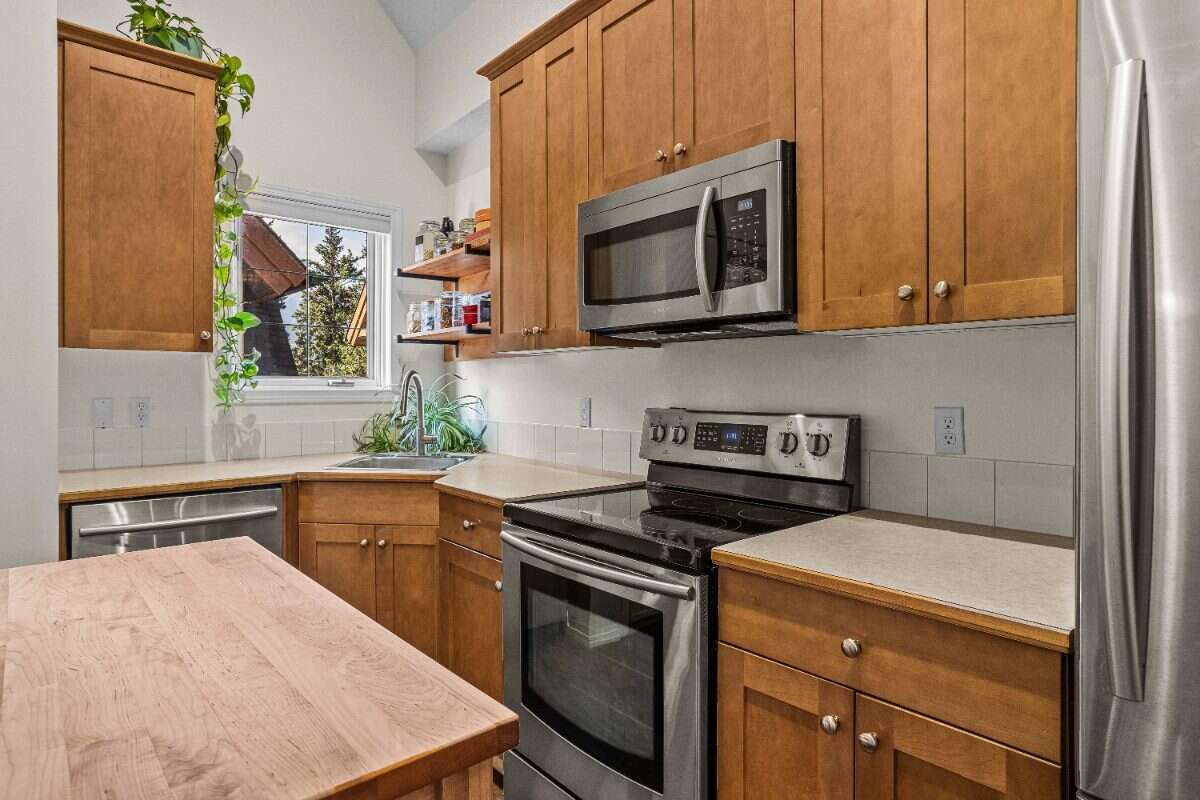 Bright 2-Bedroom Condo in Downtown Banff