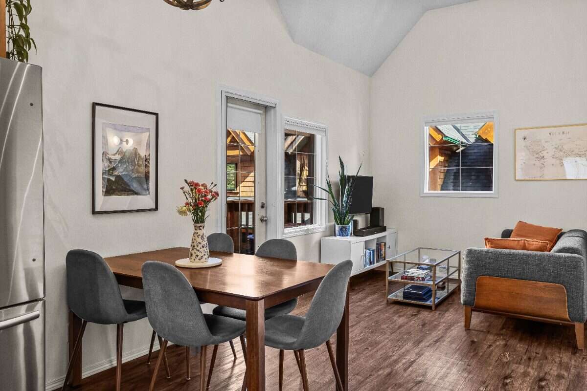 Bright 2-Bedroom Condo in Downtown Banff