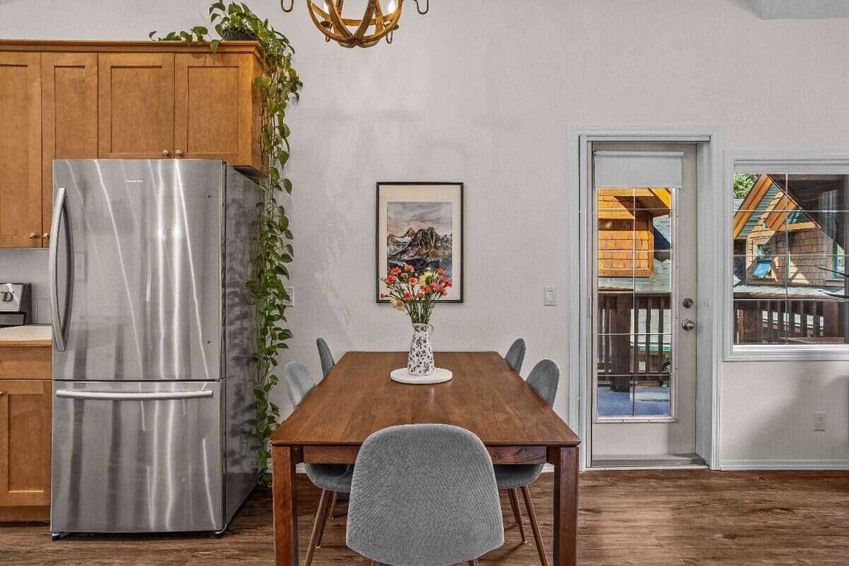 Bright 2-Bedroom Condo in Downtown Banff
