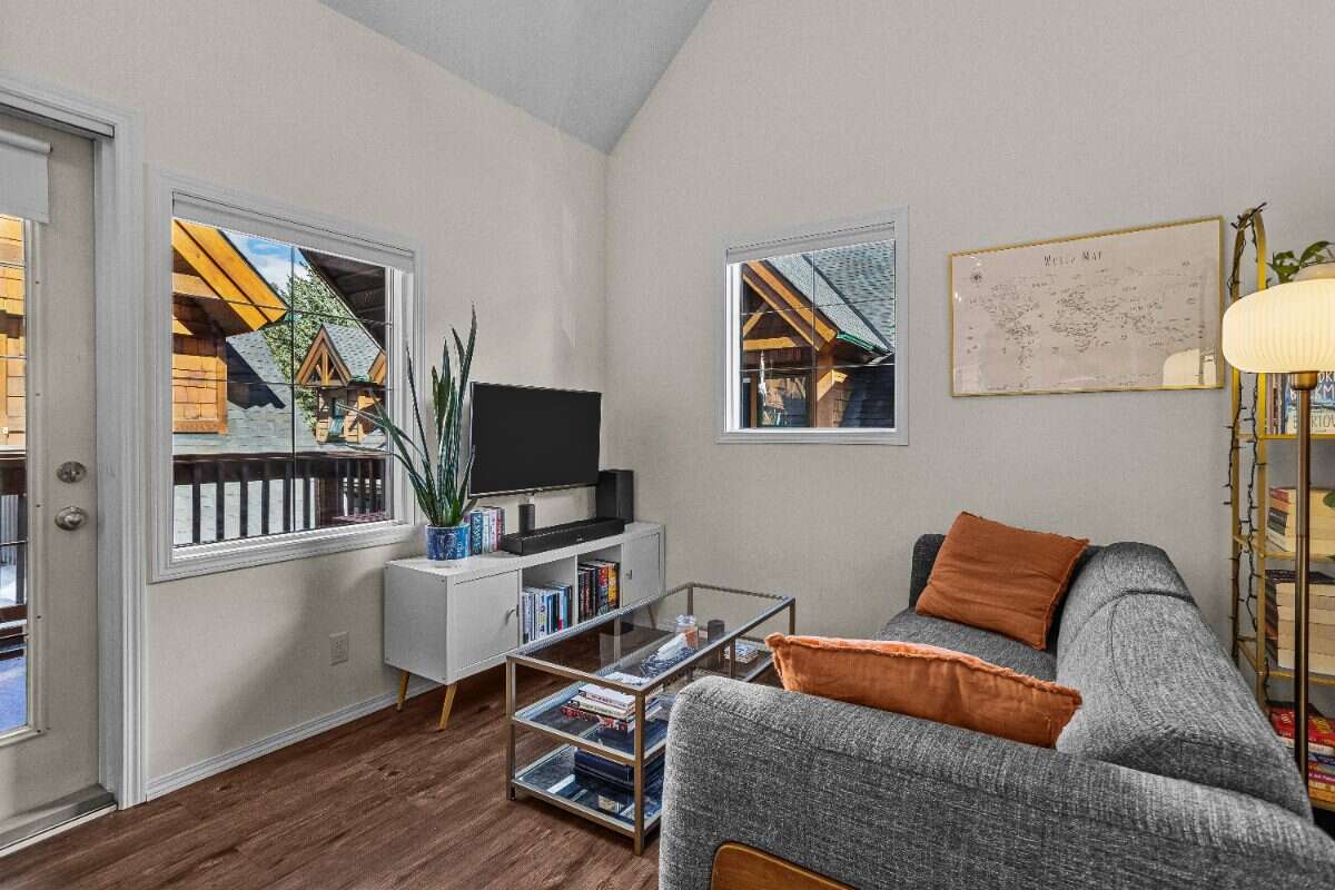 Bright 2-Bedroom Condo in Downtown Banff