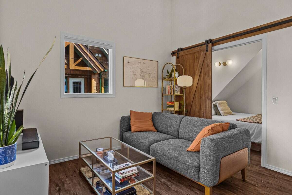 Bright 2-Bedroom Condo in Downtown Banff