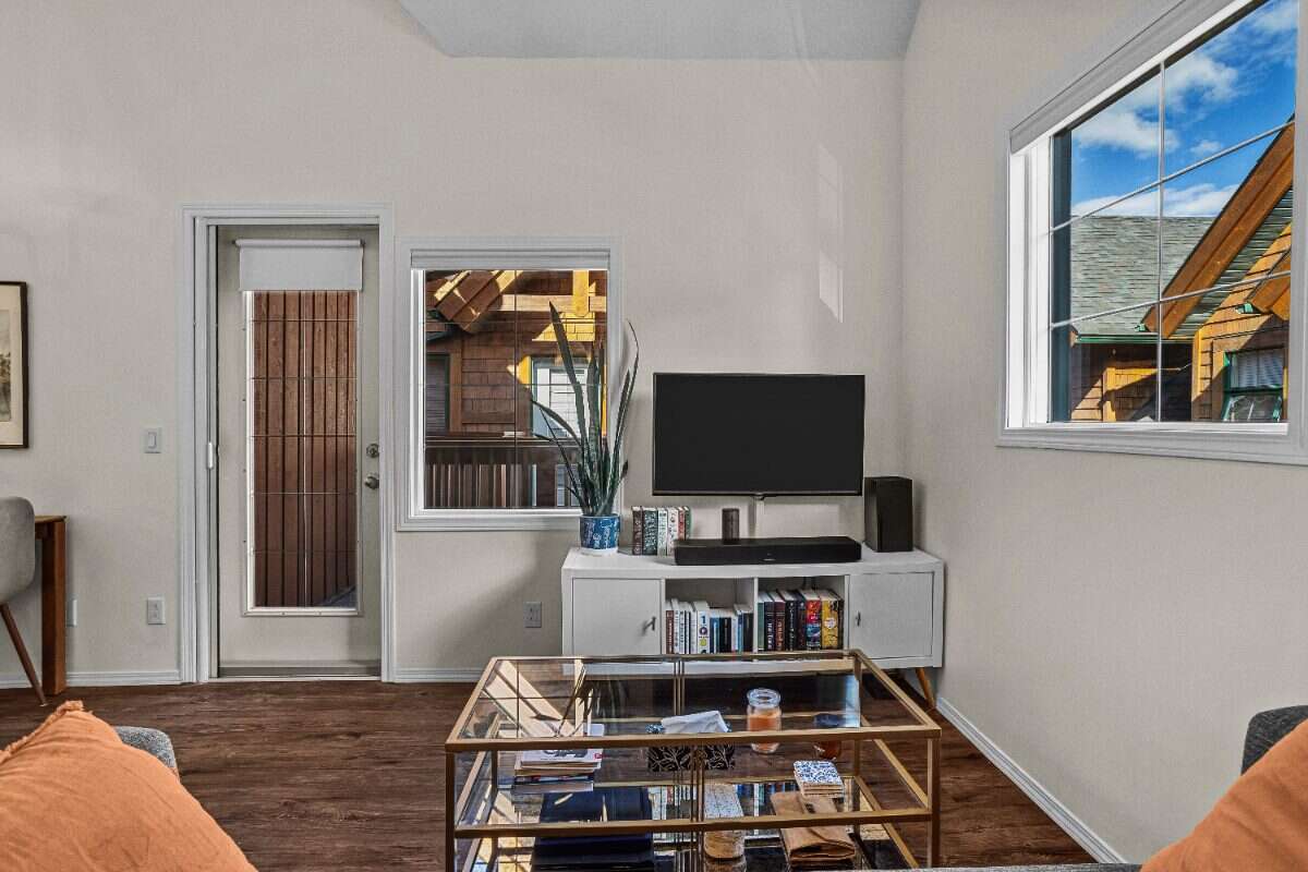 Bright 2-Bedroom Condo in Downtown Banff