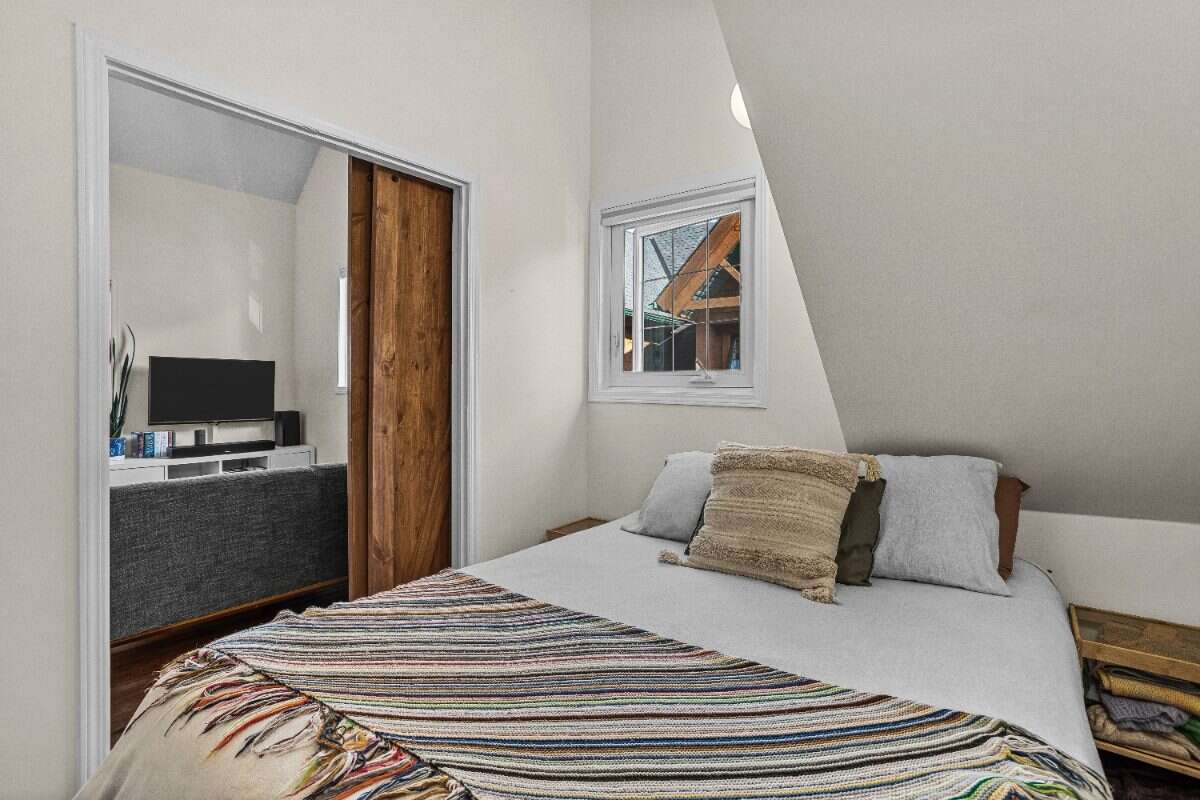 Bright 2-Bedroom Condo in Downtown Banff