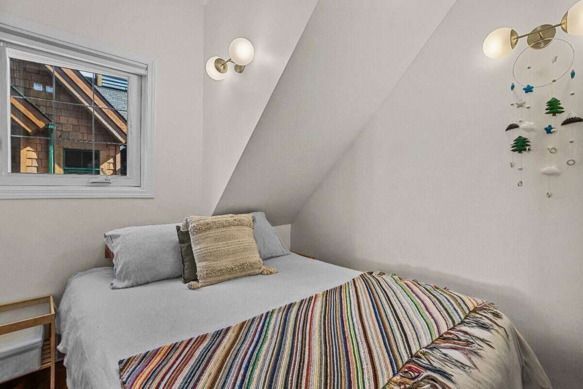 Bright 2-Bedroom Condo in Downtown Banff
