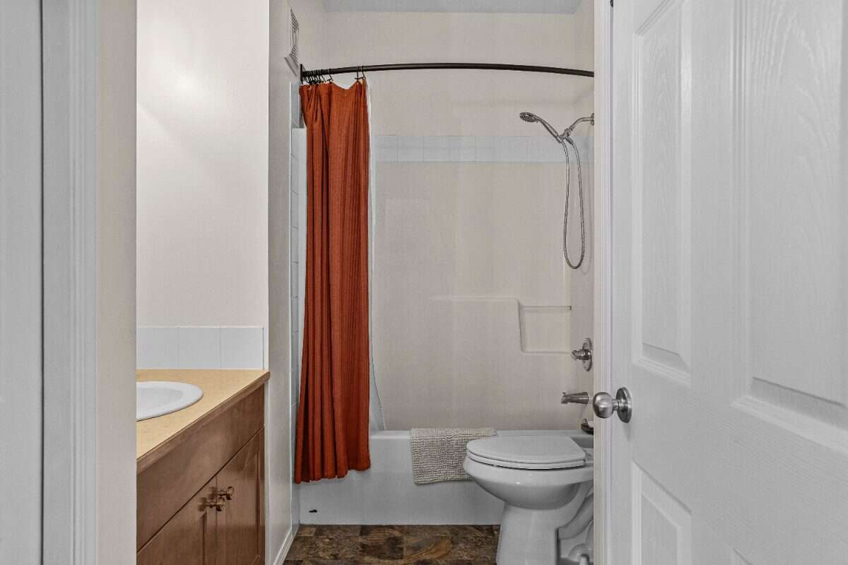 Bright 2-Bedroom Condo in Downtown Banff