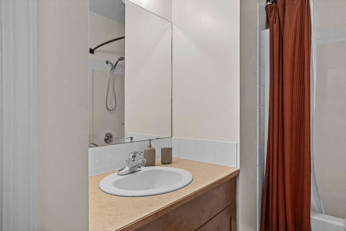 Bright 2-Bedroom Condo in Downtown Banff