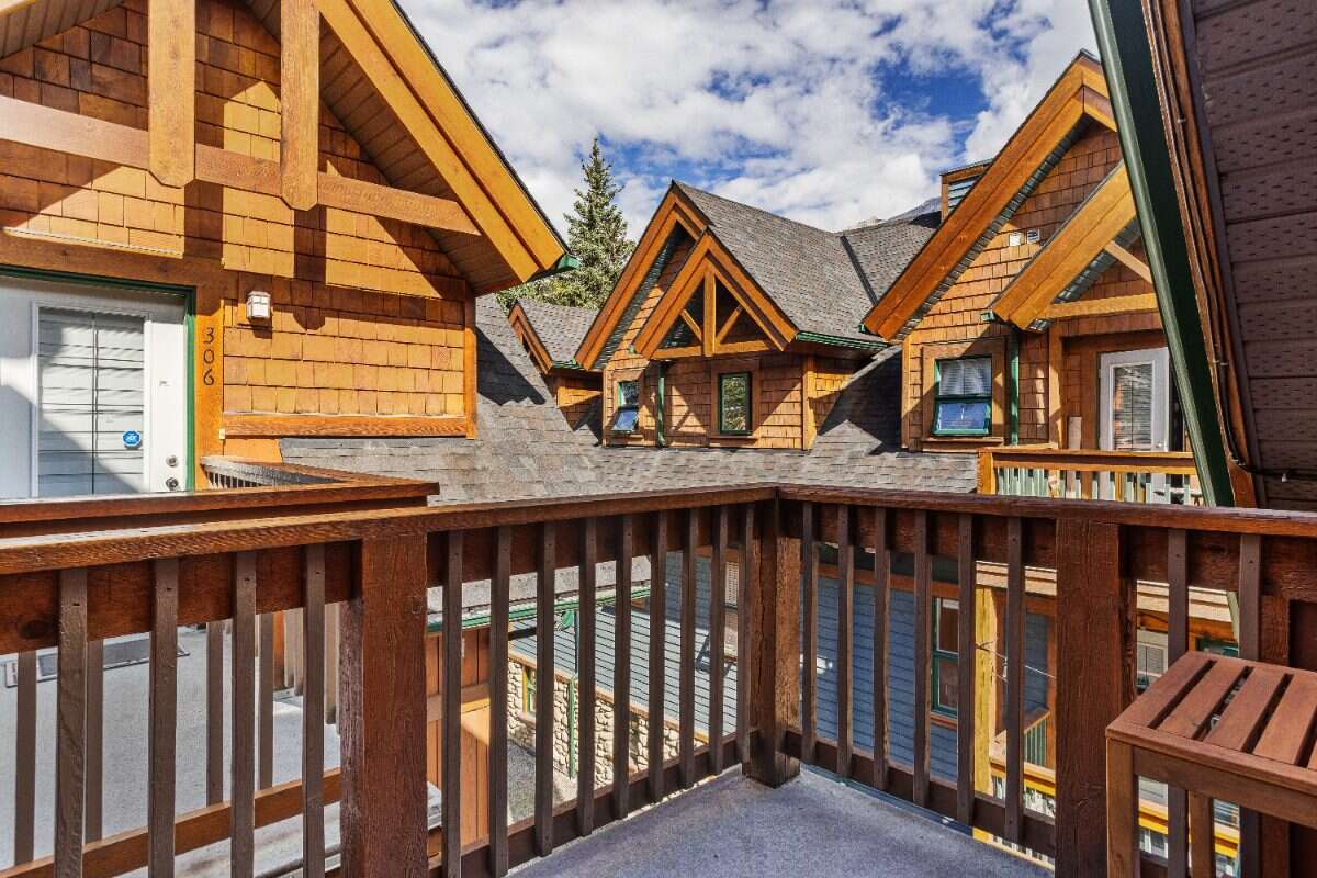 Bright 2-Bedroom Condo in Downtown Banff