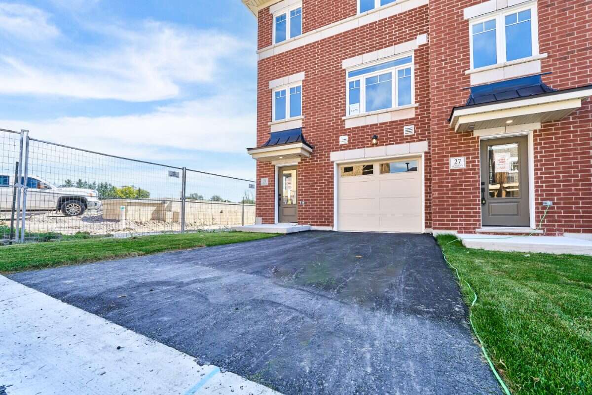 Move-In Ready 3-Bedroom End Unit in Newcastle
