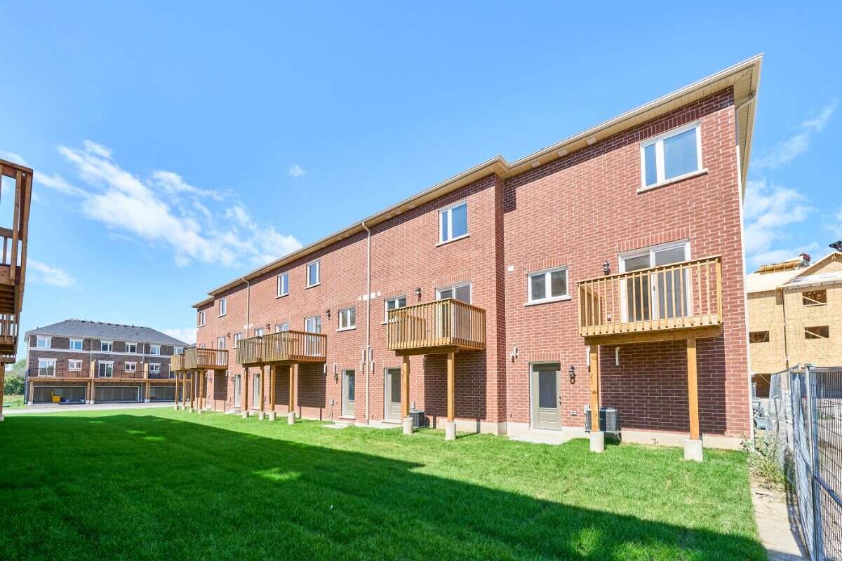 Move-In Ready 3-Bedroom End Unit in Newcastle