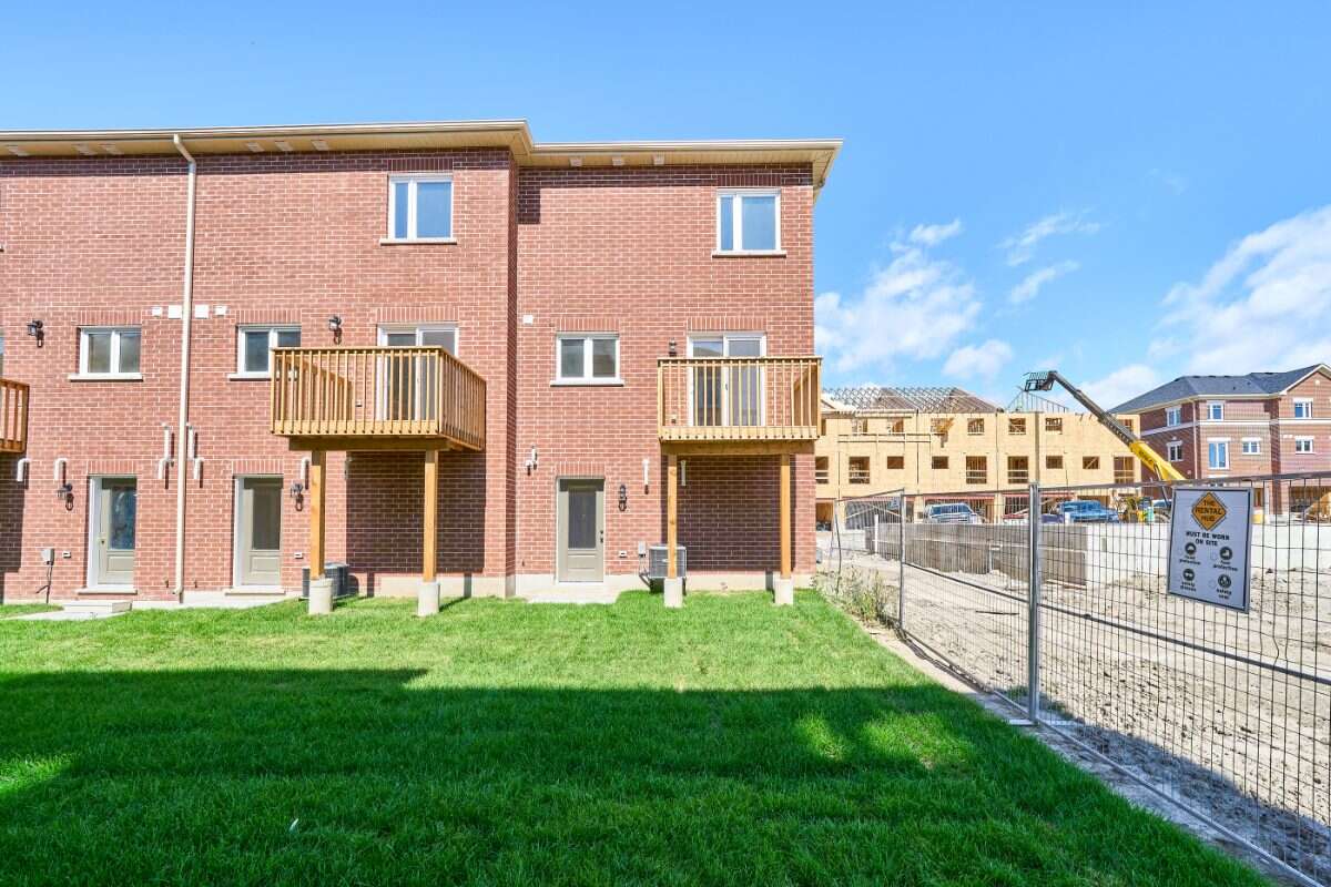Move-In Ready 3-Bedroom End Unit in Newcastle