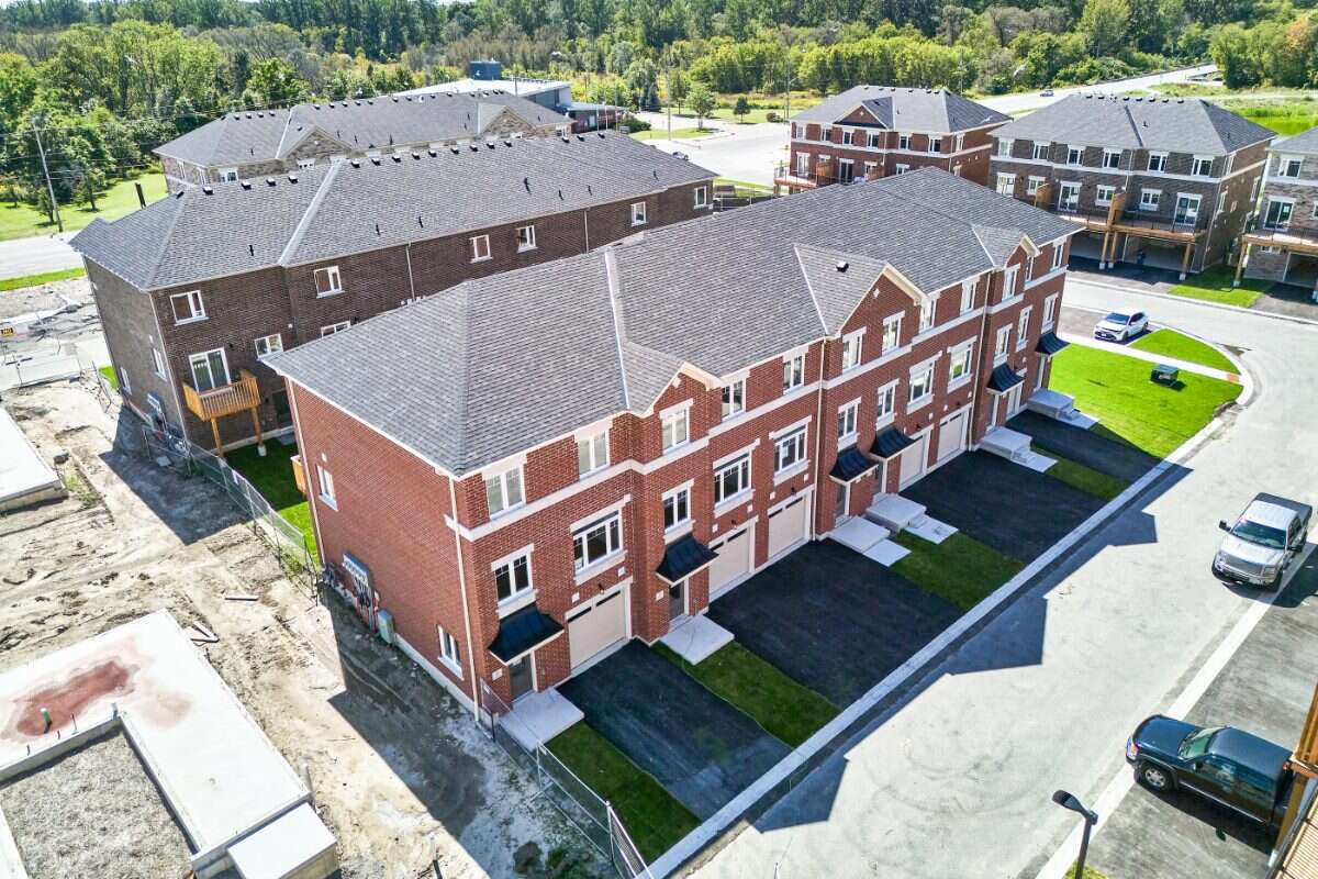 Move-In Ready 3-Bedroom End Unit in Newcastle