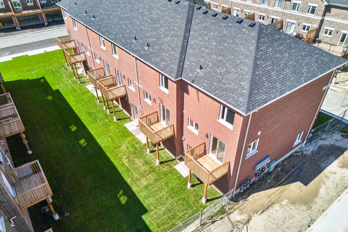 Move-In Ready 3-Bedroom End Unit in Newcastle