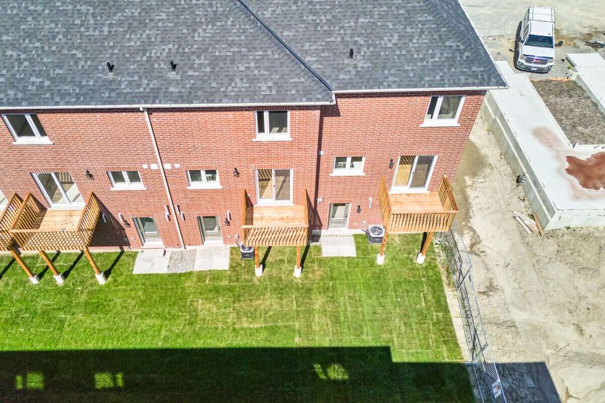 Move-In Ready 3-Bedroom End Unit in Newcastle